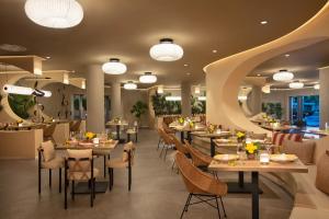 Restaurace v ubytování Dreams Flora Resort & Spa - All Inclusive