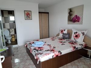 Postel nebo postele na pokoji v ubytování Casa EliAndrei