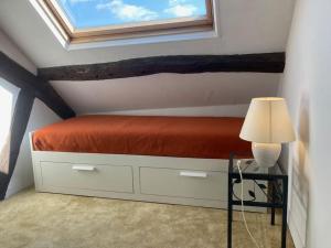 מיטה או מיטות בחדר ב-Appartement duplex de charme