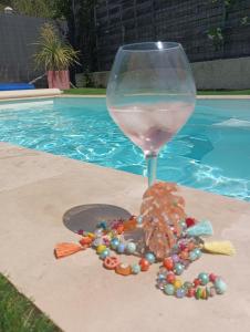 Nápoje v ubytovaní Mimilou Mont St Loup piscine privée