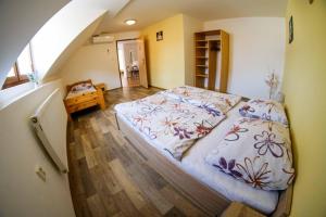 Postel nebo postele na pokoji v ubytování Apartmány Neronet