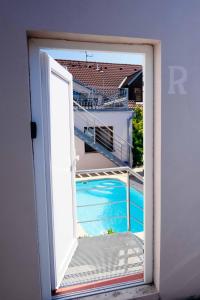 Bazén v ubytování Apartmány Neronet nebo v jeho okolí