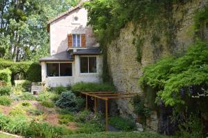 a house built into the side of a stone wall at Lapis Domus in Francueil