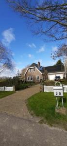 a house with a speed limit sign in the grass at Superior Familiekamer 4 personen OF Privékamer 2 personen in Anna Paulowna