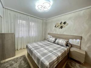 a bedroom with a bed and a ceiling fan at Öspede Lara Malpica de Bergantiños-Costa da Morte in Malpica