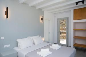 Postel nebo postele na pokoji v ubytování Villa Orion Mykonos - Blue Views Mykonos Villas