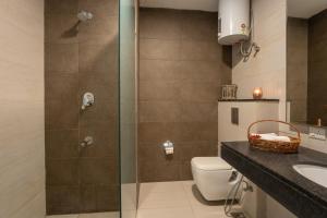 Koupelna v ubytování Hostie Enigma - luxury 2BR apt near Golf Course Road