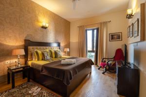 Postel nebo postele na pokoji v ubytování Hostie Enigma - luxury 2BR apt near Golf Course Road