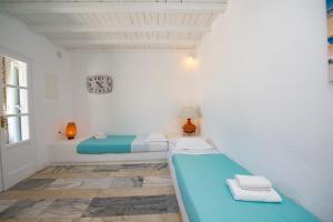 Postel nebo postele na pokoji v ubytování Villa Orion Mykonos - Blue Views Mykonos Villas