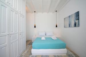 Postel nebo postele na pokoji v ubytování Villa Orion Mykonos - Blue Views Mykonos Villas