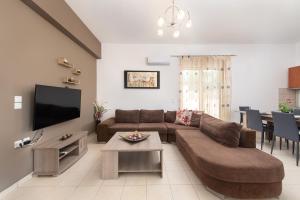 TV a/nebo společenská místnost v ubytování Kiriakos Apartment