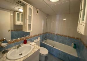 Fotografia z galérie ubytovania Confortable habitación v destinácii Málaga