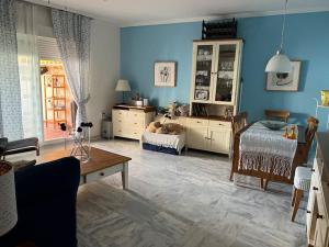 Posezení v ubytování Benalmádena Costa Málaga Apartamento muy Acogedor con Vistas al Mar Terraza Gigante para Verano e Invierno Parking + 37 fotografií