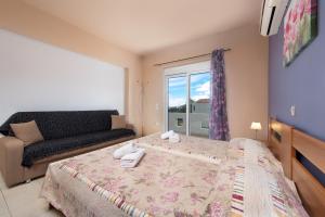 Postel nebo postele na pokoji v ubytování Kiriakos Apartment