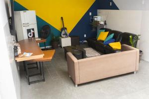 Uma área de estar em Hostel Diniz