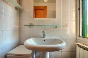Ένα μπάνιο στο casa con giardino, garage, wi-fi, 2 bagni e AC in una camera da letto +16 φωτογραφίες