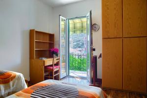 Ένα ή περισσότερα κρεβάτια σε δωμάτιο στο casa con giardino, garage, wi-fi, 2 bagni e AC in una camera da letto