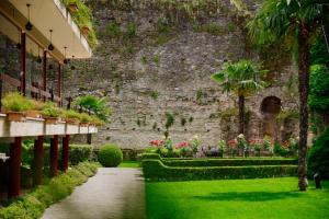 Aed väljaspool majutusasutust Real Scampis Hotel