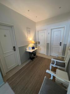 A seating area at Mageiras Boutique Hotel