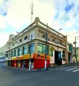 a building on the corner of a street at HOTEL SOARES CAMARGO in Salesópolis