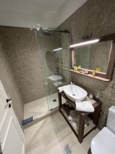 A bathroom at Mageiras Boutique Hotel