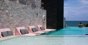 A piscina localizada em Mi Amor Tulum, a Small Luxury Hotel ou nos arredores