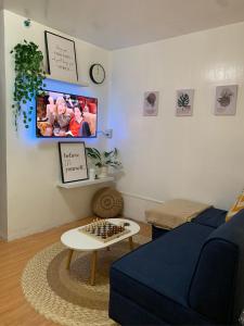 TV a/nebo společenská místnost v ubytování Minimalist Themed Condo Unit Marilao Bulacan