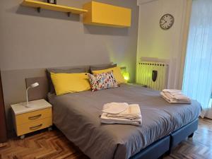 a bedroom with a bed and a clock on the wall at Il Geranio B&B in Rovereto