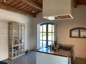 a kitchen with a stove and a counter top at Collina d’Oro in Belforte del Chienti