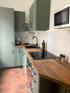 a kitchen with a sink and a counter top at Charmant appartement Rouen centre in Rouen