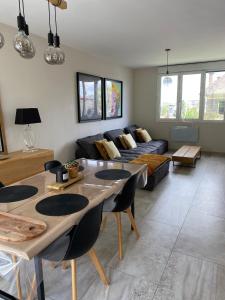 Część wypoczynkowa w obiekcie Maison d architecte avec spa