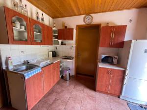 a small kitchen with a sink and a refrigerator at Chata Brodský E1062 in Červený Kostelec