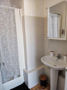 Et badeværelse på Appartement hyper centre Dunkerque