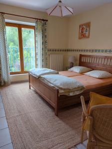 a bedroom with two beds and a large window at Freundliches Haus mit Pool und großem Garten in Buis-les-Baronnies