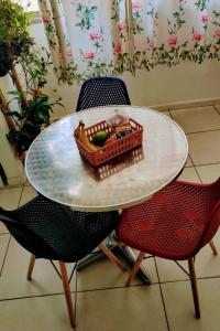 a glass table with a basket of fruit on it at Pertim de Tudo in Belo Horizonte