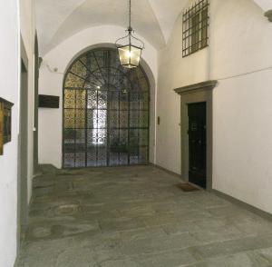 an empty hallway with a door and a window at Florence Holiday Homes Ponte Vecchio in Florence