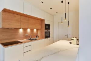 Appartement exceptionnel avec parking Centre-ville Aix-en-Provence廚房或簡易廚房