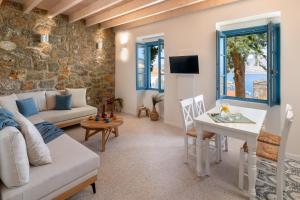 A television and/or entertainment centre at Cedrus Blue