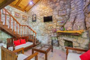 a room with a stone wall with a fireplace at Hotel Boutique El Rincón in Zacatlán