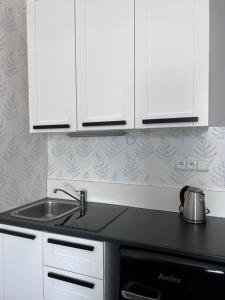 Kuchyň nebo kuchyňský kout v ubytování Downtown Apartments