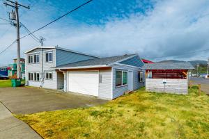 a white and blue house with a yard at Grand Pacific in Rockaway Beach