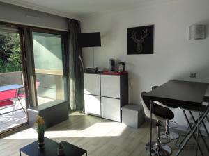 Μια τηλεόραση ή/και κέντρο ψυχαγωγίας στο Studio cabine 4 personnes