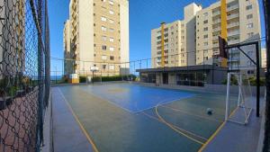 Apartamento com linda vista marの敷地内または近くにあるテニス施設またはスカッシュ施設