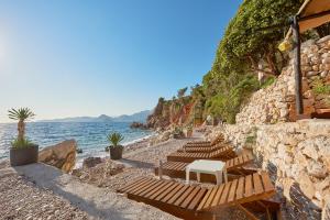 Gallery image of House with Garden &Sauna, 15-Min Walk to the Beach in Petrovac na Moru