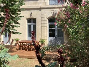 Vonkajšia záhrada v ubytovaní L'Oasis de La Roquette