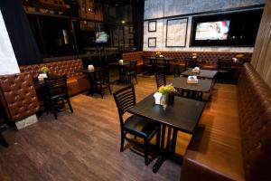 Et tv og/eller underholdning på Apartamento, Nobile Suítes Monumental , localização e conforto