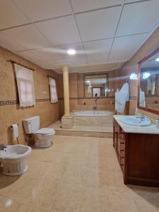 Ванная комната в Villa los Dulces-Piscina Privada
