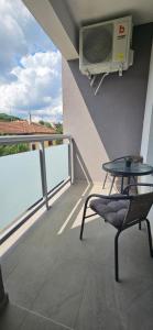 a balcony with a table and a chair on a building at Apartman Alina Comfort in Banja Luka