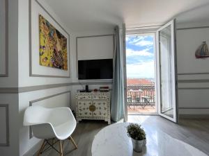 Televízia a/alebo spoločenská miestnosť v ubytovaní SUNRISE BALCONY