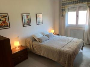 Postel nebo postele na pokoji v ubytování Piso céntrico VUT-5891-AS